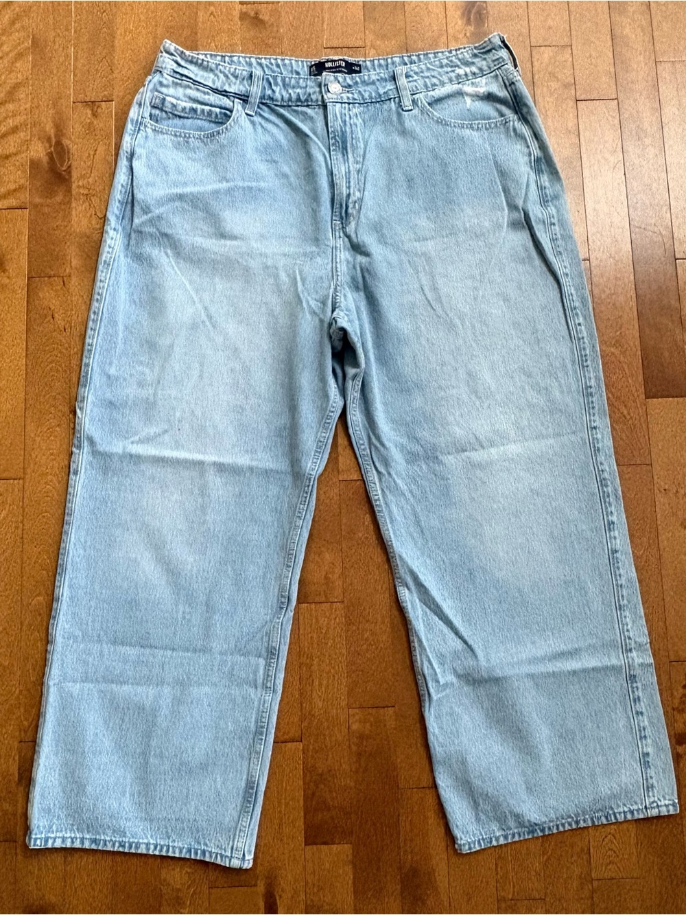 Hollister Ultra High-Rise Baggy Jeans Womens Size 18S W34 Short Light Wash